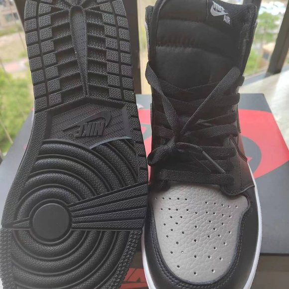 Jordan 1 Retro High Shadow size 9.5